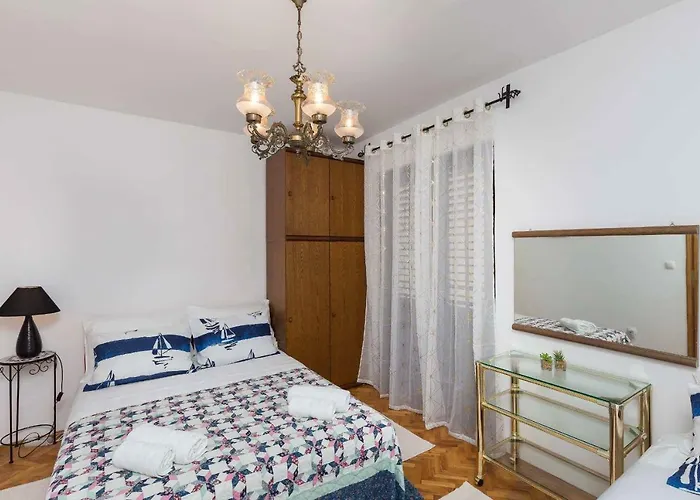 White Rose Apartment