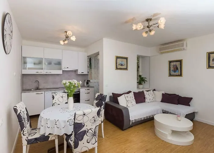 White Rose Apartment