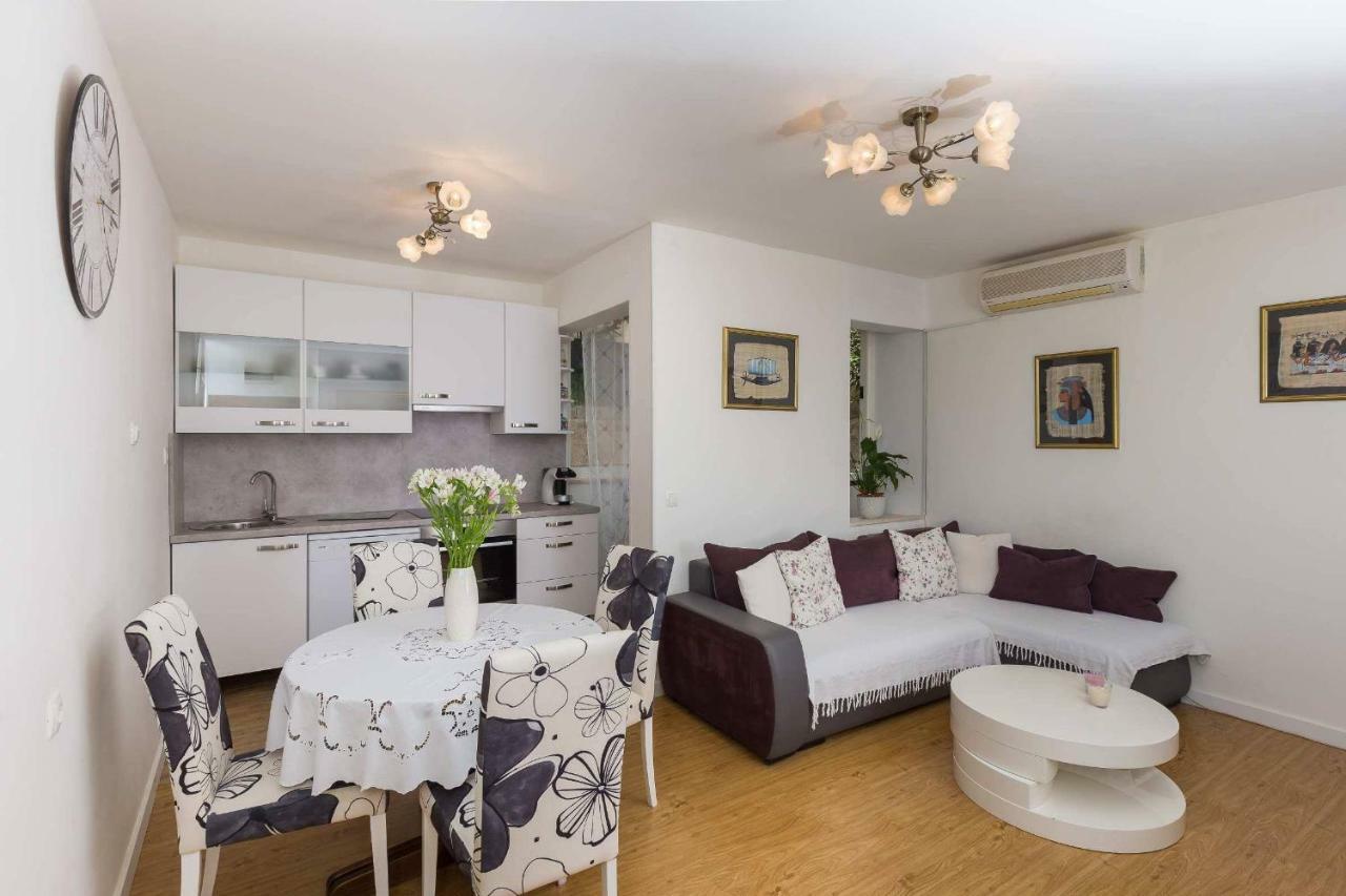 Apartman White Rose *